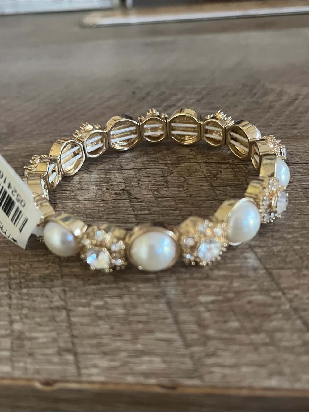 New Macy’s bracelet gold white faux pearl crystal stretch